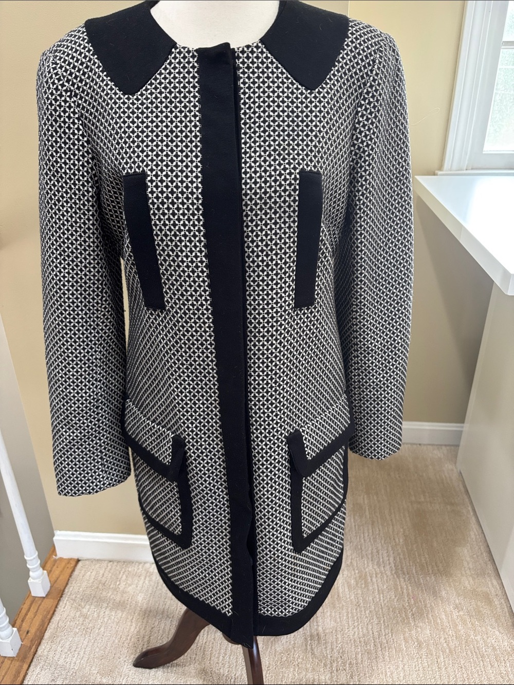 Anthracite by Muse Black and White Patterned Coat Size 4 EUC